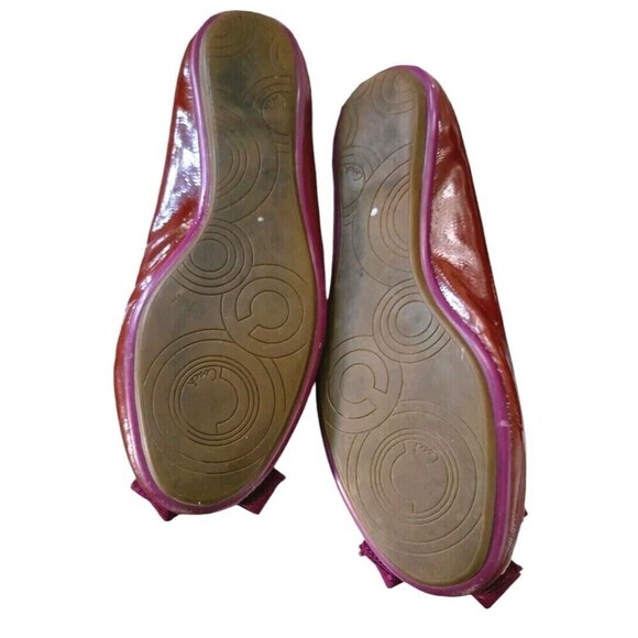 COACH Poppy Caper Ballet Flats Womens 8B Patent Leather Purple Bow Metal Charms - Picture 7 of 8